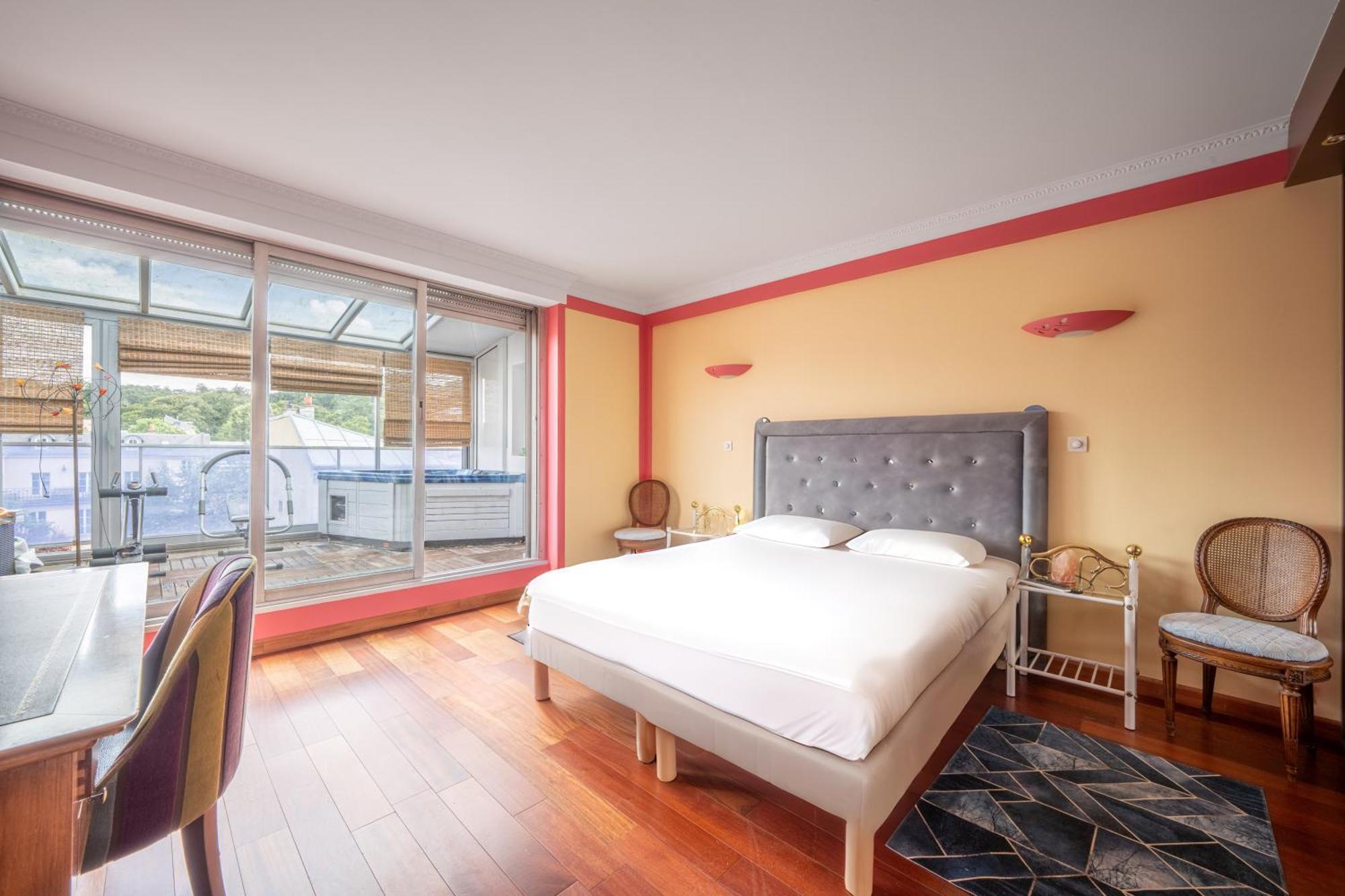 Fleur De Lys Belle Terrasse & Parking Prive Apartment Versailles